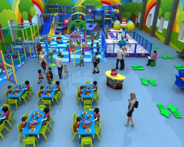 Colorata sala giochi con scivoli, piscine di palline e tavoli apparecchiati per feste di compleanno. Bambini giocano e mangiano felici.
