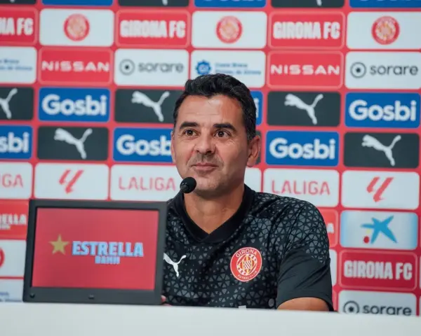 David Lopez, trener Girony, podczas konferencji prasowej.
