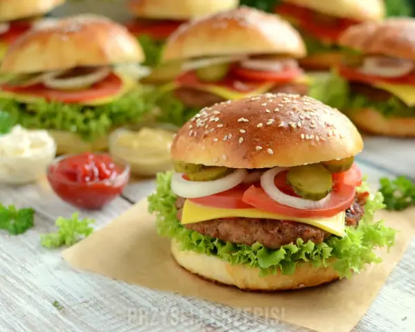 Jak zrobić idealne hamburgery z mięsa mielonego? Poradnik