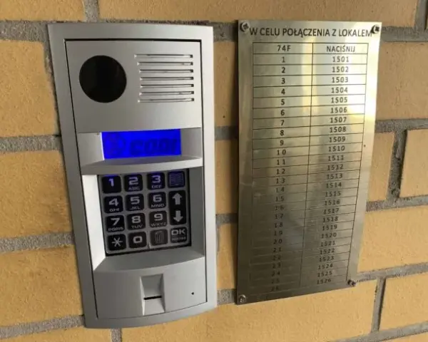 Zmiana kodu do domofonu: Kto może, jak i czy to legalne?