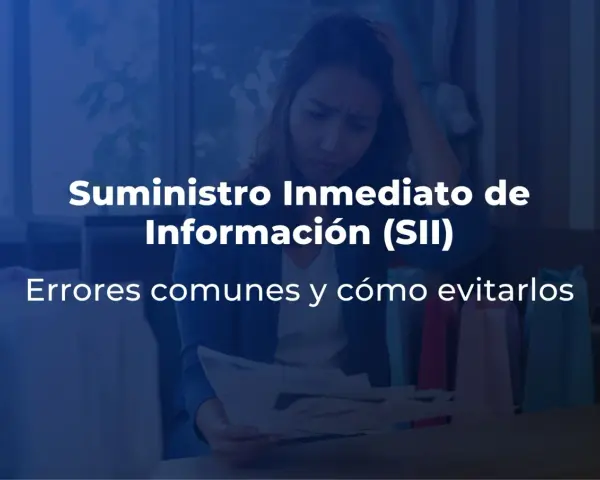 Una mujer preocupada revisa documentos. El texto explica qué es el Suministro Inmediato de Información (SII) y cómo evitar errores.