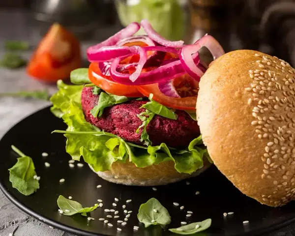 Warzywa do burgera: 20+ pomysłów na smak i teksturę idealną