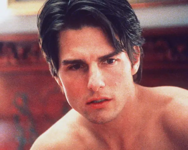 Tom Cruise w jednym ze swoich filmów, z charakterystycznym spojrzeniem.