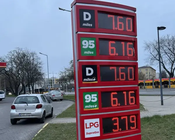 Cena paliwa za litr dzisiaj: Diesel 7,60 zł, benzyna 95 6,16 zł, LPG 3,79 zł.