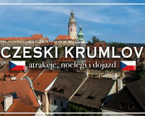 Widok na zamek w Czeskim Krumlovie z charakterystyczną wieżą. Miasto zachwyca architekturą i urokliwymi dachami.
