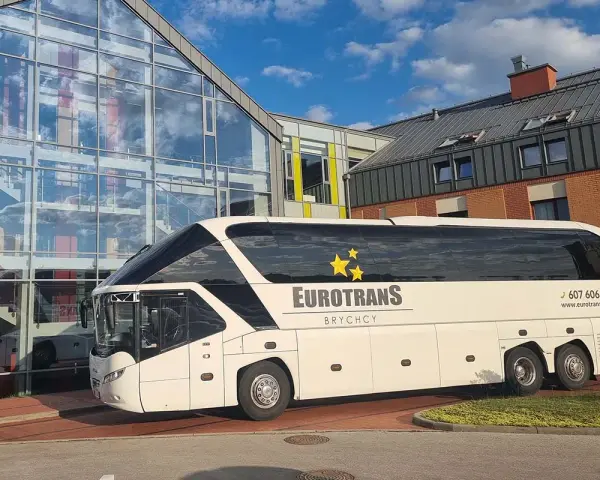 Ile miejsc ma autokar wycieczkowy? Wszystko o pojemności i wyborze