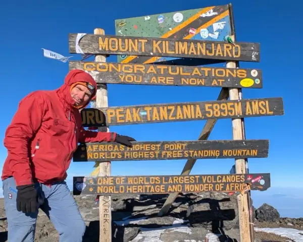 Szczyt Uhuru na Kilimandżaro, 5895 m n.p.m. Wyprawa na Kilimandżaro zakończona sukcesem!