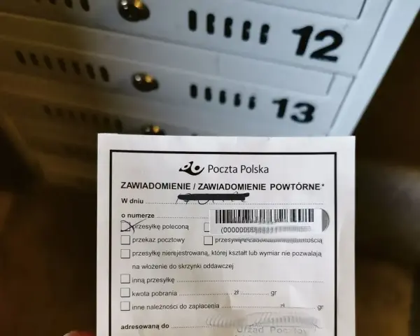 Jak wygląda awizo sądowe: formularz Poczty Polskiej z zaznaczoną przesyłką poleconą i miejscem na dane.