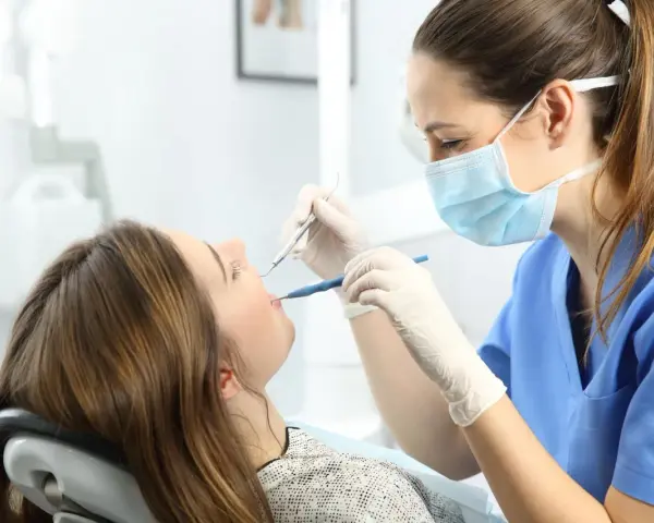 Ból zęba: 20 przyczyn, od próchnicy po serce. Kiedy do dentysty?
