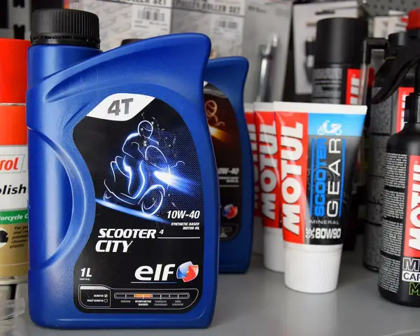 Olej Elf Scooter City 10W-40 do silników skuterów 4T. Idealny do maxi skuterów.
