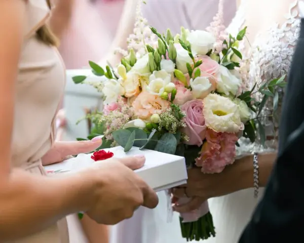 Ile się daje na wesele w Anglii? Odkryj typowe kwoty prezentów