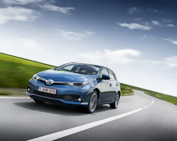 Toyota Auris Hybrid: Jakie paliwo wybrać dla lepszej wydajności?