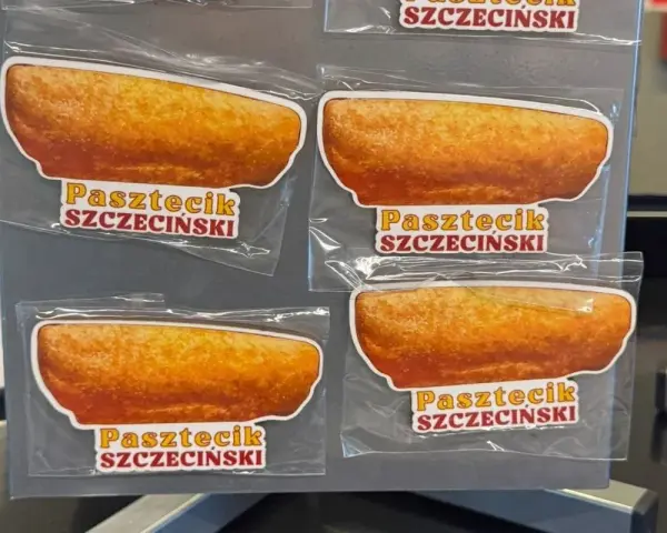 Chcesz wiedzieć, co zjeść w Szczecinie? Te magnesy z pasztecikami szczecińskimi to idealna pamiątka i inspiracja!