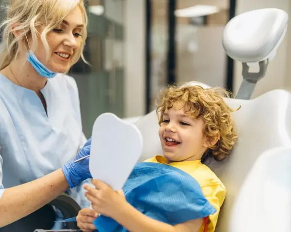 Dziecko u dentysty bez strachu? Skuteczne sposoby dla rodziców