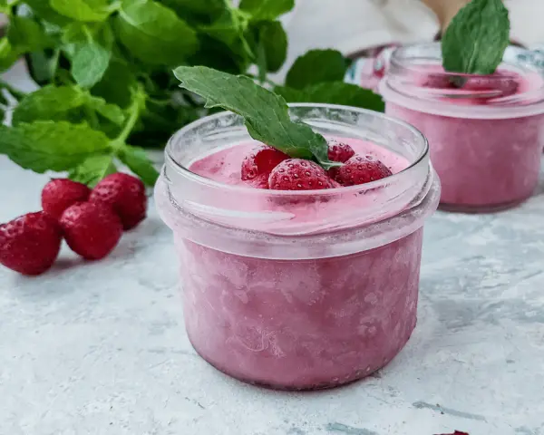 Przepisy na zdrowe lody: Smakowite i proste lody bez cukru