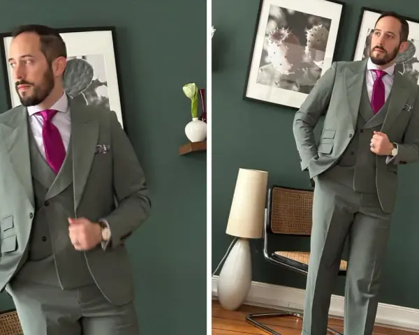 Uomo con abbinamento verde e grigio: completo a tre pezzi, camicia lilla e cravatta fucsia.
