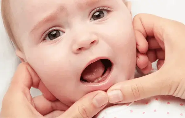 Ząbkowanie: Jak ulżyć dziecku? Bezpieczne sposoby na swędzące dziąsła