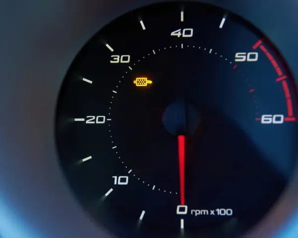 Kontrolka filtra cząstek stałych świeci się na desce rozdzielczej. Może to oznaczać problem z systemem DPF, który jest ważny dla normy **euro 4**.