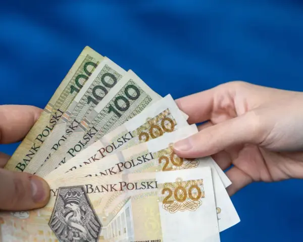 Ile kosztuje darowizna pieniężna u notariusza? Uniknij podatku!