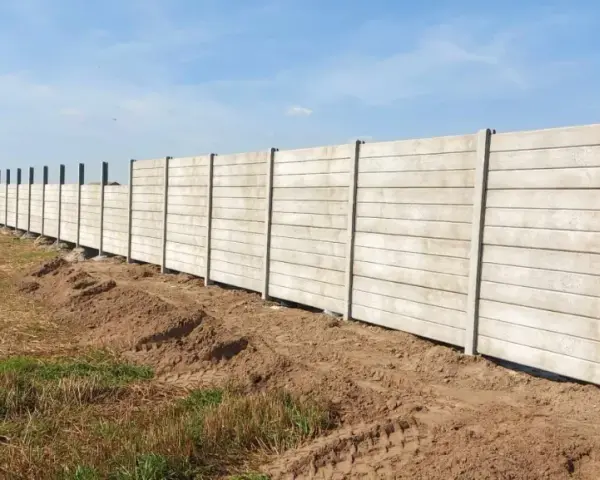 Jak wysoki może być płot betonowy? Poznaj przepisy i konsekwencje