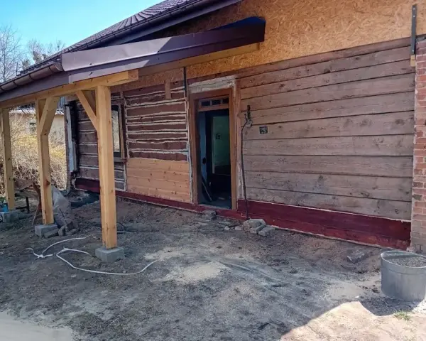 Jak wymienić podwaliny w drewnianym domu bez ryzyka uszkodzeń