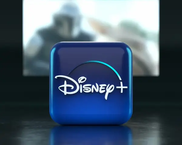 Ikona Disney+ na tle postaci z Gwiezdnych Wojen. Idealna okazja, by skorzystać z disney plus promocja i zanurzyć się w galaktyce!