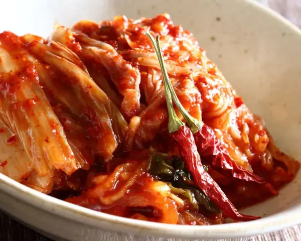 Domowe kimchi: autentyczny przepis, fermentacja i zdrowie jelit