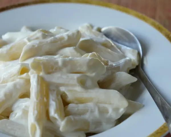 Makaron z serem jak w przedszkolu: Odtwórz smak dzieciństwa!