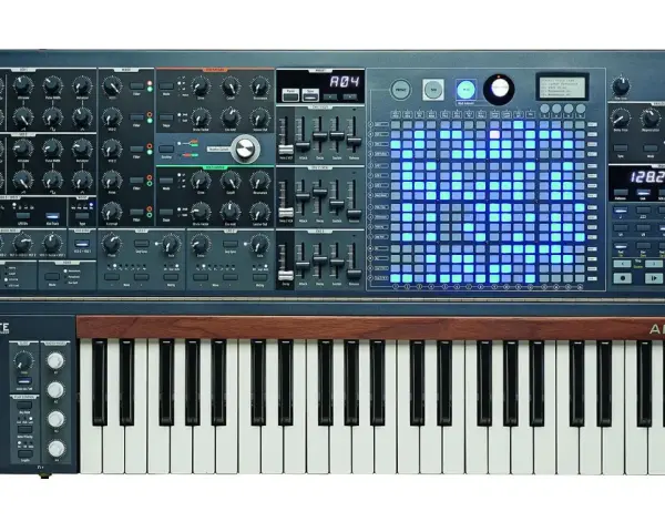 Arturia MatrixBrute, syntezator analogowy z klawiaturą i matrycą sekwencera.