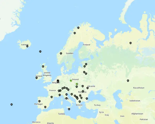 Mapa Europy z zaznaczonymi punktami, które mogą symbolizować korona europy szczyty.