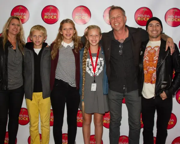 James Hetfield z rodziną i przyjaciółmi na evencie "Little Kids Rock".