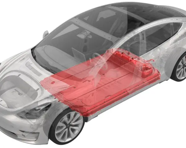 Przekrój Tesli Model 3 z widoczną czerwoną baterią pod podłogą.