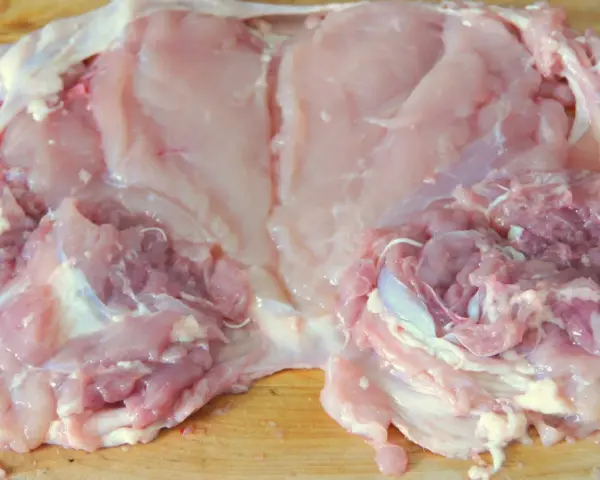 Kurczak na roladę bez kości? Opanuj luzowanie krok po kroku!
