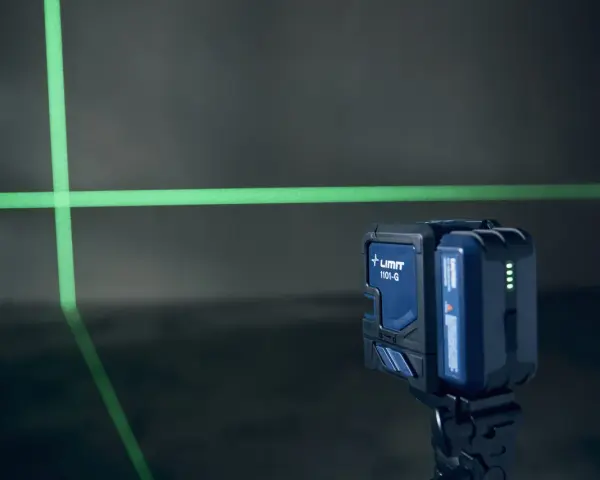 Laser krzyżowy do czego służy? Do precyzyjnego wyznaczania linii pionowych i poziomych, idealny do prac budowlanych i remontowych.