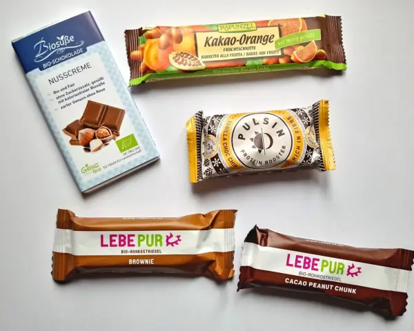 Co przywieźć z Austrii do jedzenia? Czekolada orzechowa, batoniki kakaowo-pomarańczowe, proteinowe i brownie.