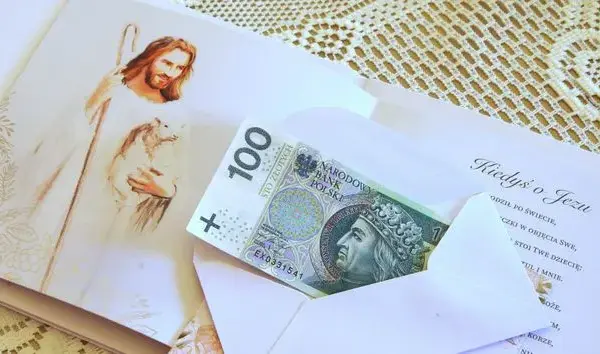 Ile na bierzmowanie? Praktyczne widełki i porady dla gości
