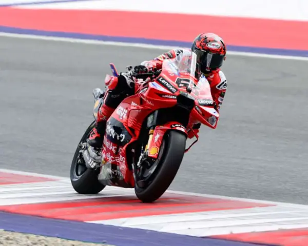 Pecco Bagnaia in azione con la sua Ducati. Quanti mondiali ha vinto Pecco Bagnaia? Uno, per ora, ma la strada è lunga!