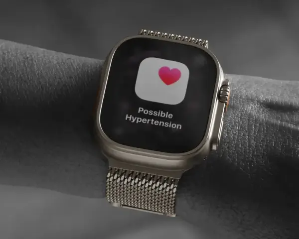 Zegarek watchOS pokazuje powiadomienie o możliwym nadciśnieniu.