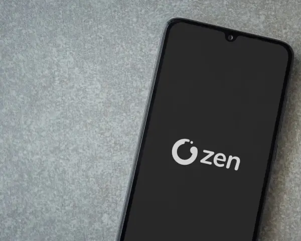 Telefon z logo Zen. Nawet komornik potrzebuje chwili spokoju.