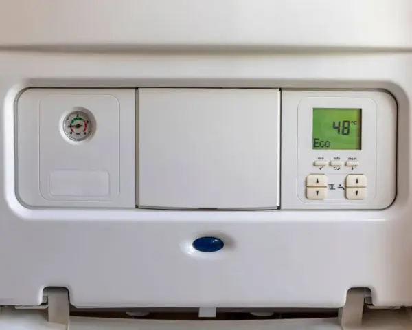 Scaldabagno Sylber non si accende. Il display mostra 48°C in modalità Eco, ma il manometro indica pressione bassa.