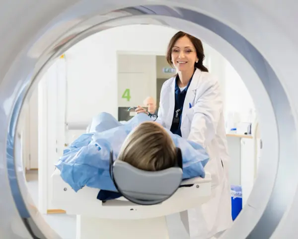 Jak pokonać lęk przed rezonansem? Sprawdzone strategie MRI