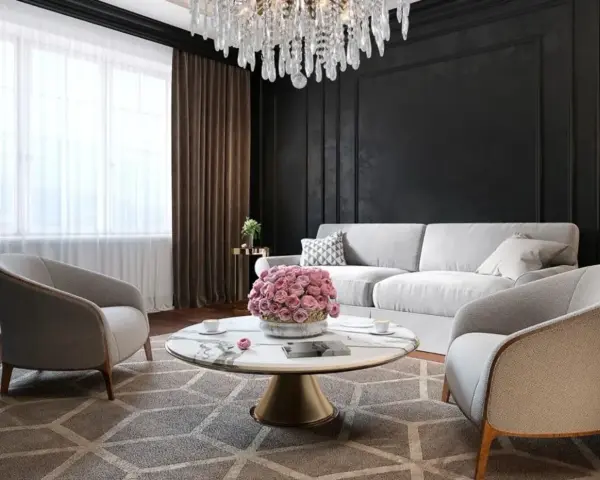 Elegancki salon w stylu nowojorskim, modern classic. Jasne meble, kryształowy żyrandol i ciemne ściany tworzą luksusową atmosferę.