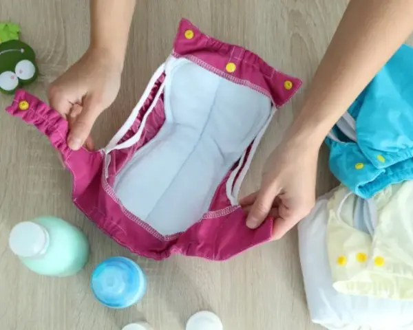 Jaki rozmiar pampersów dla niemowlaka – uniknij podrażnień i wycieków