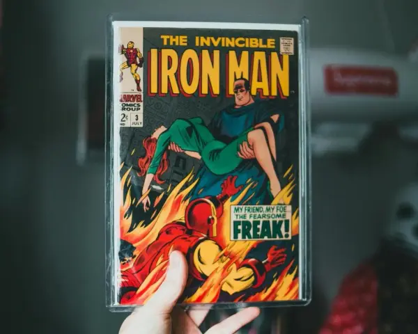 Okładka "The Invincible Iron Man" z 1968 roku. Czy komiks to literatura? Ta okładka z płonącym Iron Manem ratującym kobietę sugeruje, że tak.