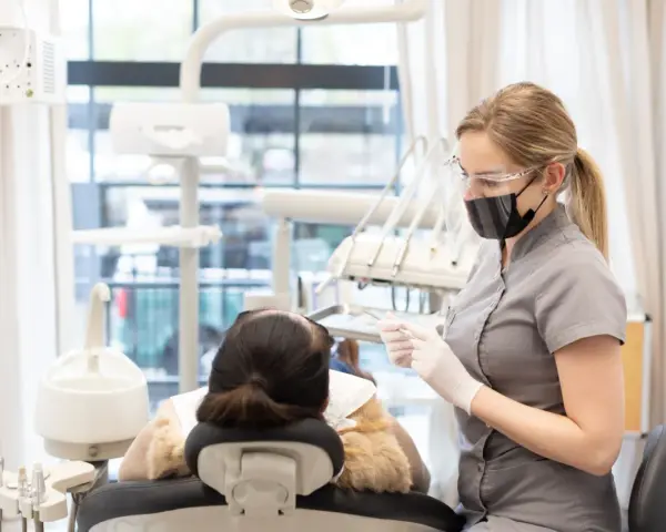 Znieczulenie u dentysty w ciąży: Czy jest bezpieczne dla dziecka?