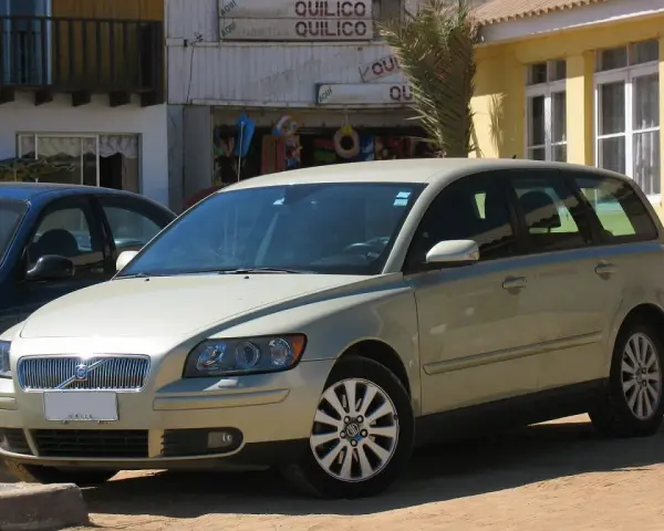 Pojemność baku Volvo V70: ile litrów paliwa zmieści się w zbiorniku?