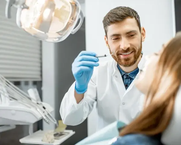 Czy z opryszczką można iść do dentysty? Ryzyko i co zrobić?