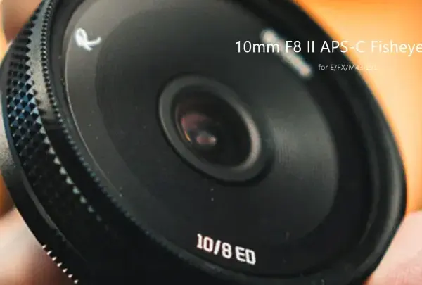 Obiektyw 10mm F8 II APS-C Fisheye, z szerokim polem widzenia, jak rybie oczy, gotowy do uchwycenia świata.