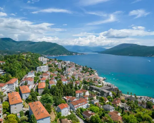 Gdzie nocleg w drodze do Czarnogóry? Tanie i wygodne opcje na trasie
