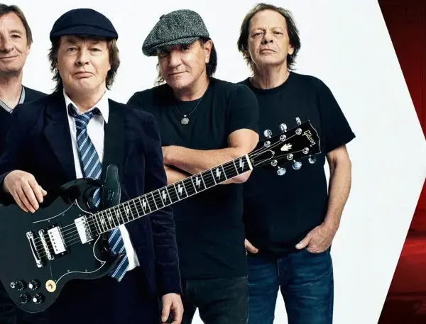 Fünf Musiker der legendären AC/DC, bekannt für ihre Hardrock-Musikrichtung, posieren mit Gitarren.